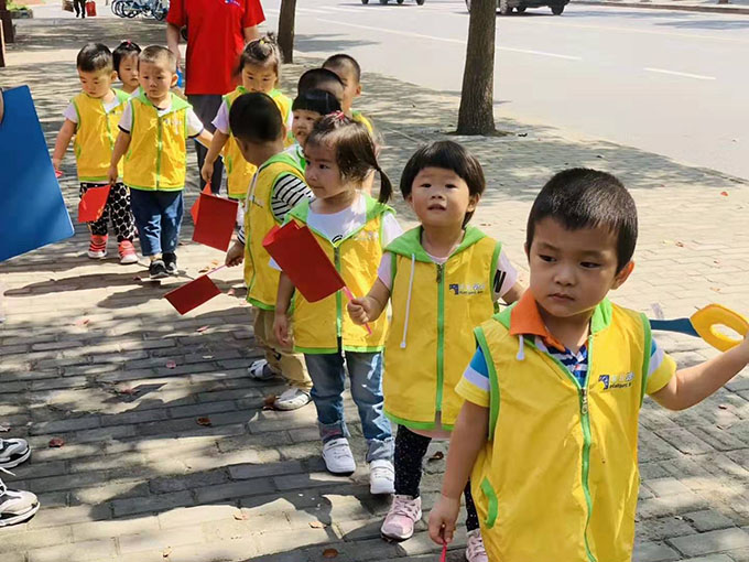 “向國旗敬禮、弘揚(yáng)愛國精神”--記嬰智貝佳老閔行園兒童之家托管班國慶活動(dòng)